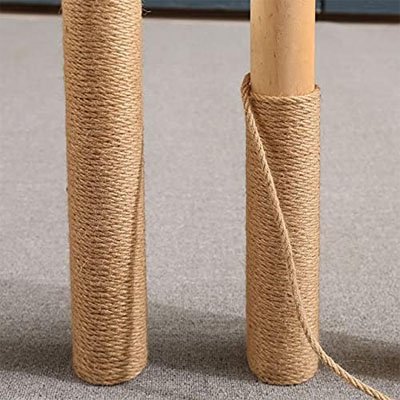 Corde en sisal naturelle enroulée autour de poteaux en bois pour arbre à chat
