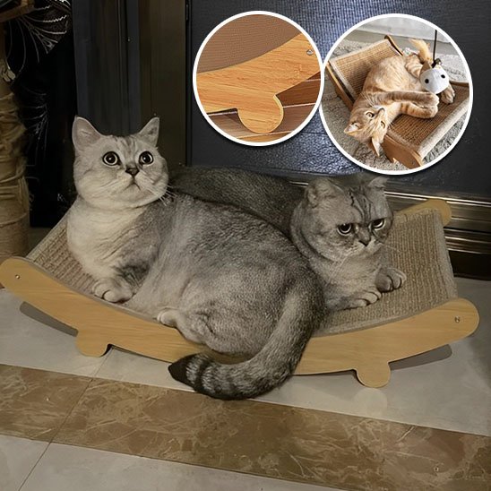 deux chats allongés sur un griffoir chat design en bois avec surface en sisal