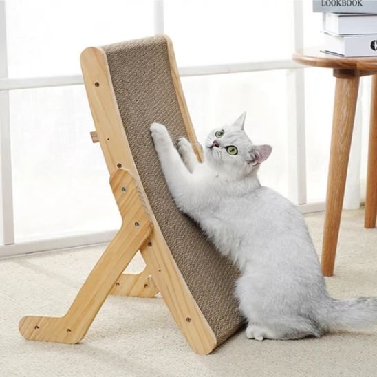 Griffoir pour chat incliné en bois