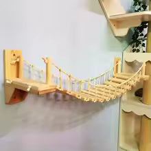 pont d’escalade mural en bois pour chat installé entre deux plateformes