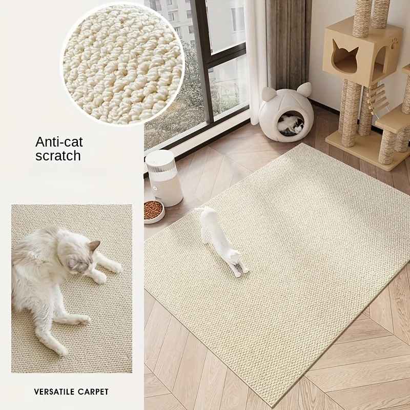 Tapis griffoir clair pour chat avec vue d ensemble dans un salon lumineux et gros plan sur la texture
